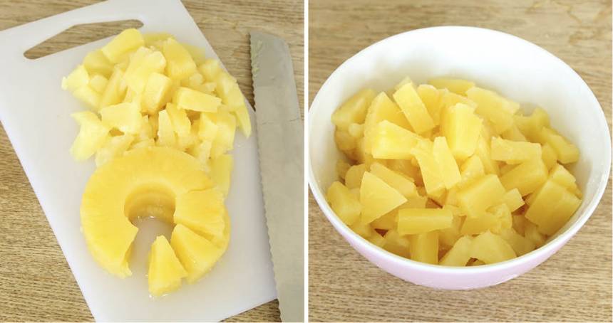 1. Sätt ugnen på 200 grader. Skär ananasringarna i mindre bitar och låt dem rinna av i ett durkslag.