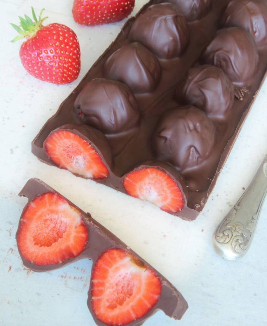 Superläcker jordgubbschokladkaka – klicka här för recept!