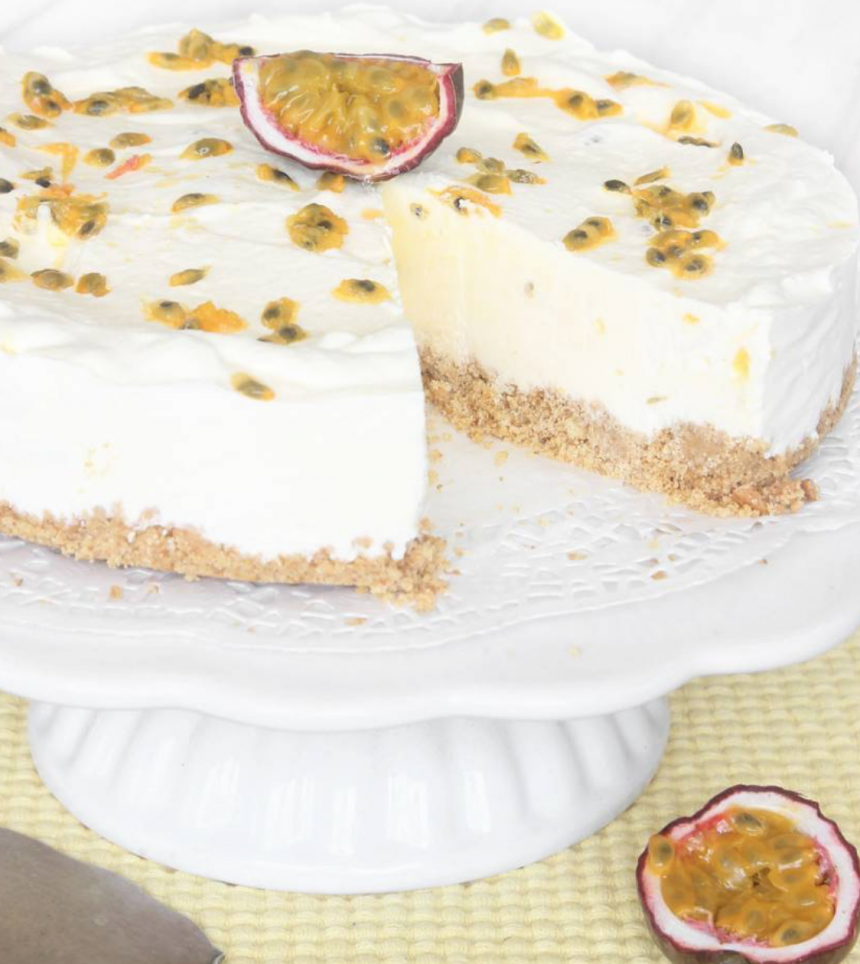 Gudomligt god, fryst Passionsfruktcheesecake – klicka här för recept!