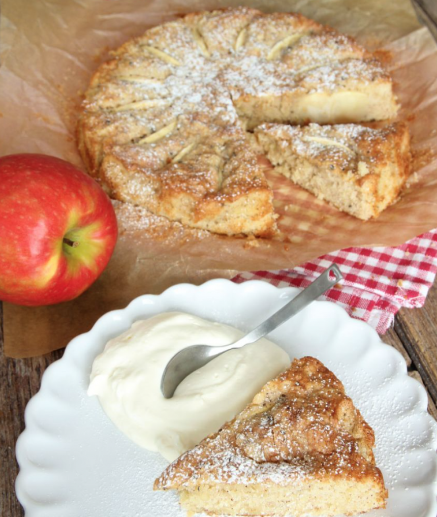 Lite segmjuk, lättbakad och underbart god äppelkaka. https://lindasbakskola.se/saftig-appelkaka-3/