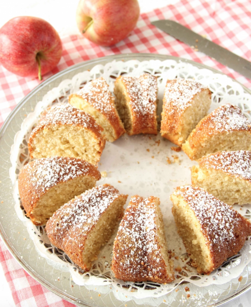 Saftig, supergod äppelsockerkaka – klicka här för recept!