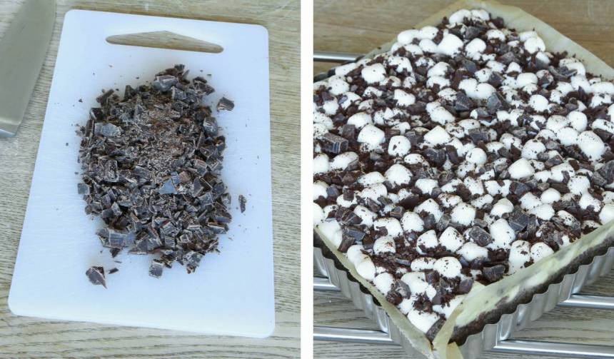5. Strö över hackad choklad när kakan fortfarande är ljummen så chokladen smälter fast på marshmallowsen. Låt kakan stå övertäckt i kylskåpet i några timmar. Det är lättare att skära snygga bitar om kakan är kylskåpskall. 