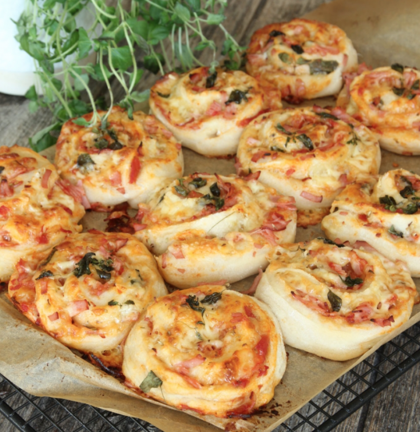 Baka klassiska pizzabullar – klicka här för recept!