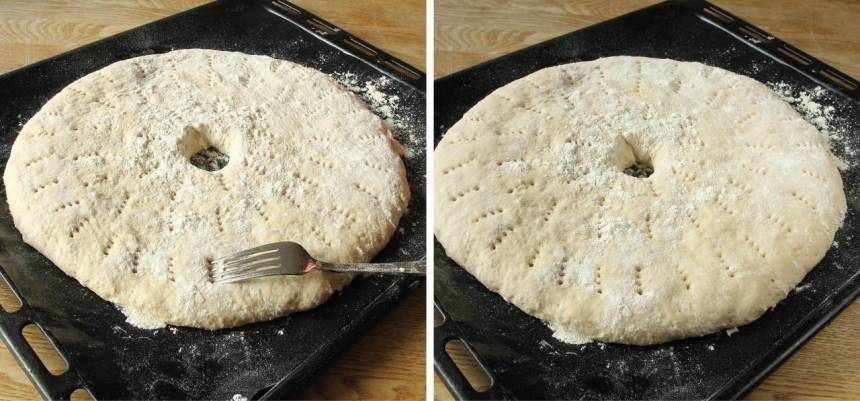 4. Strö över lite mjöl och nagga bröden med en gaffel. Låt dem jäsa under bakduk i ca 30 min. Sätt ugnen på 230 grader. 