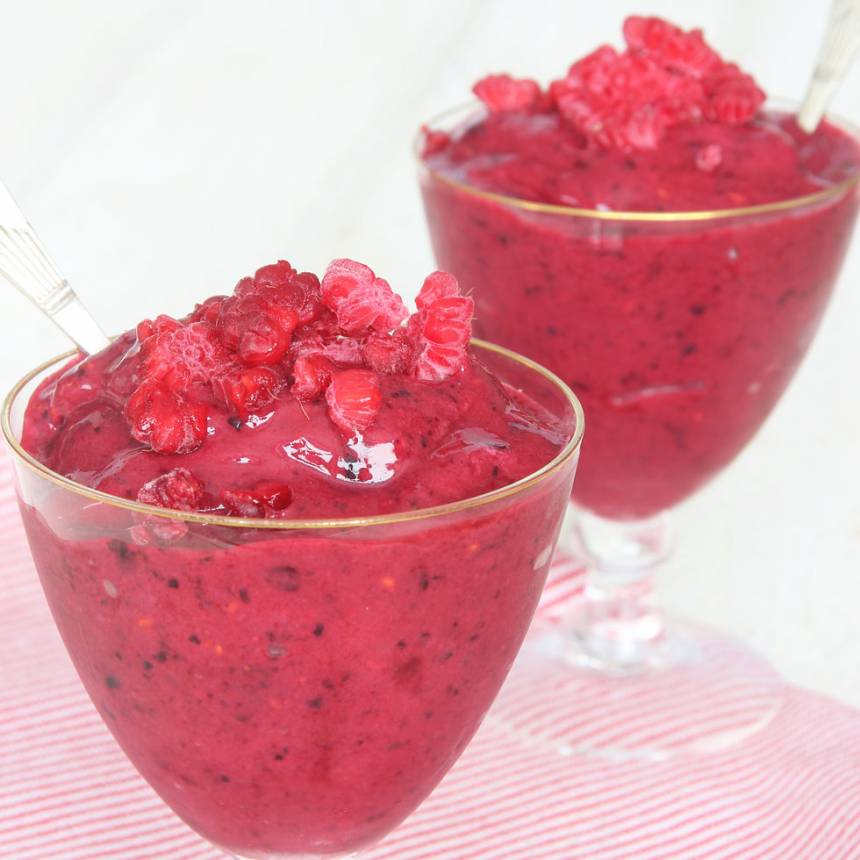 Nyttig hallon- & blåbärsglass utan socker – klicka här för recept!