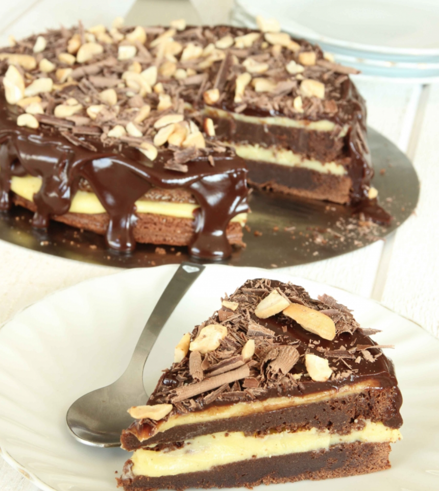 Baka en ljuvligt god fransk chokladtårta med chokladganache och vaniljkräm – klicka här för recept!