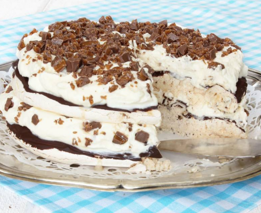 Gör en superläcker Daim-marängtårta! Klicka här för recept!
