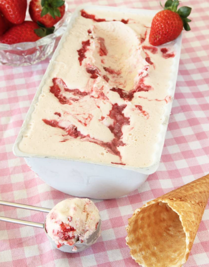 Krämig, lättgjord jordgubbsglass – klicka här för recept!