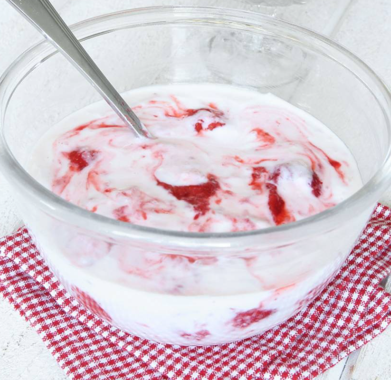 Nyttig hemgjord jordgubbsyoghurt – klicka här för recept!