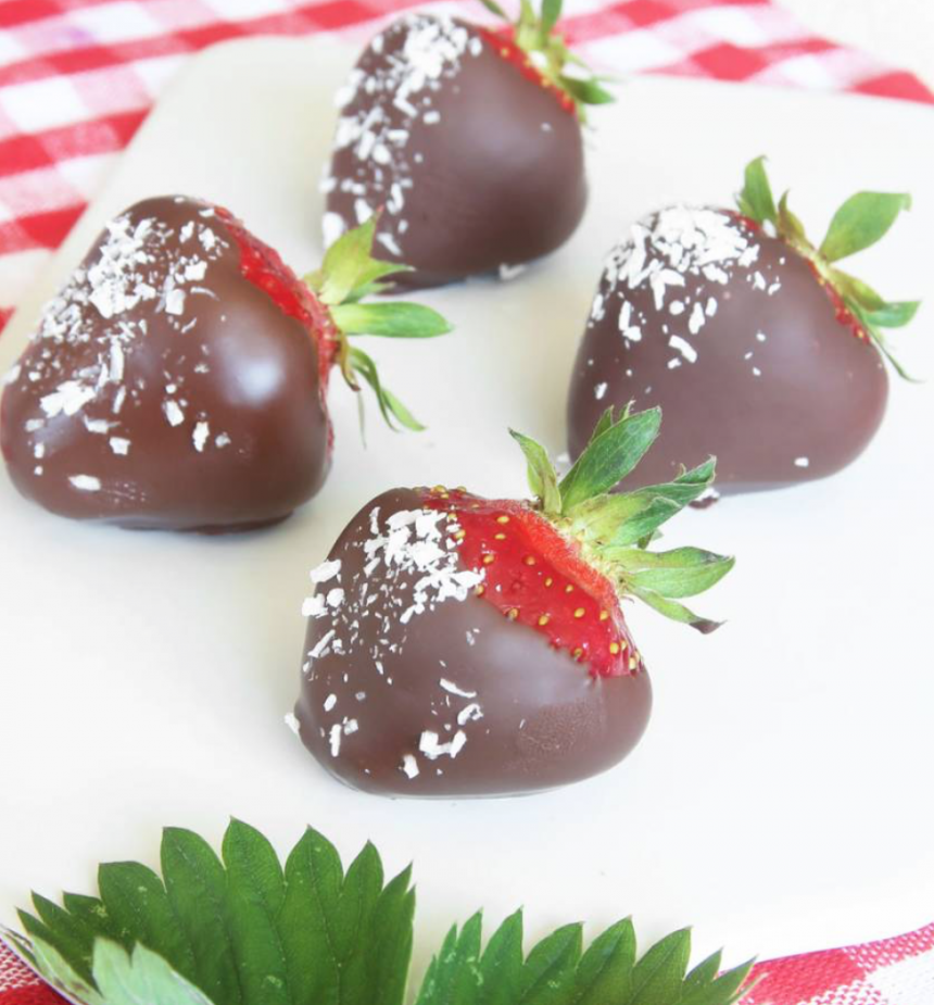 Så gör du chokalddoppade jordgubbar – klicka här för recept!