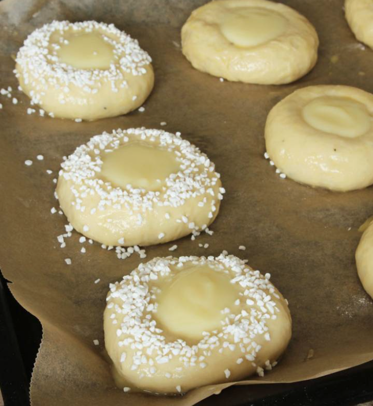 Baka läckra vaniljkrämsbullar – klicka här!