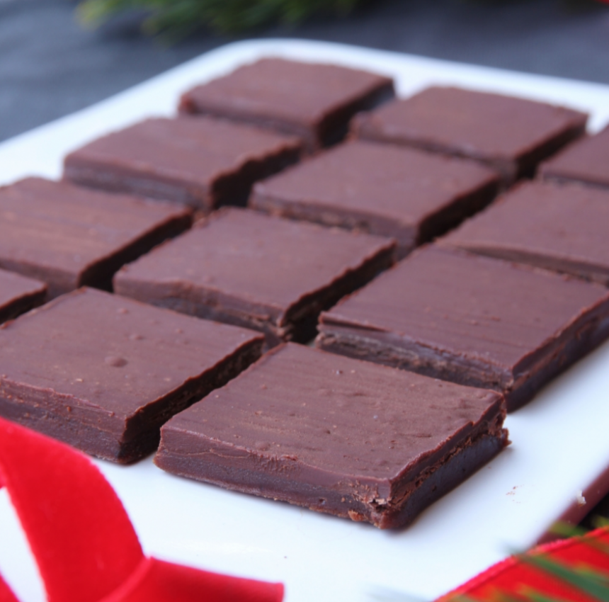 Superläcker chokladkola med ett täcke av choklad ovanpå – klicka här eller på bilden för recept!