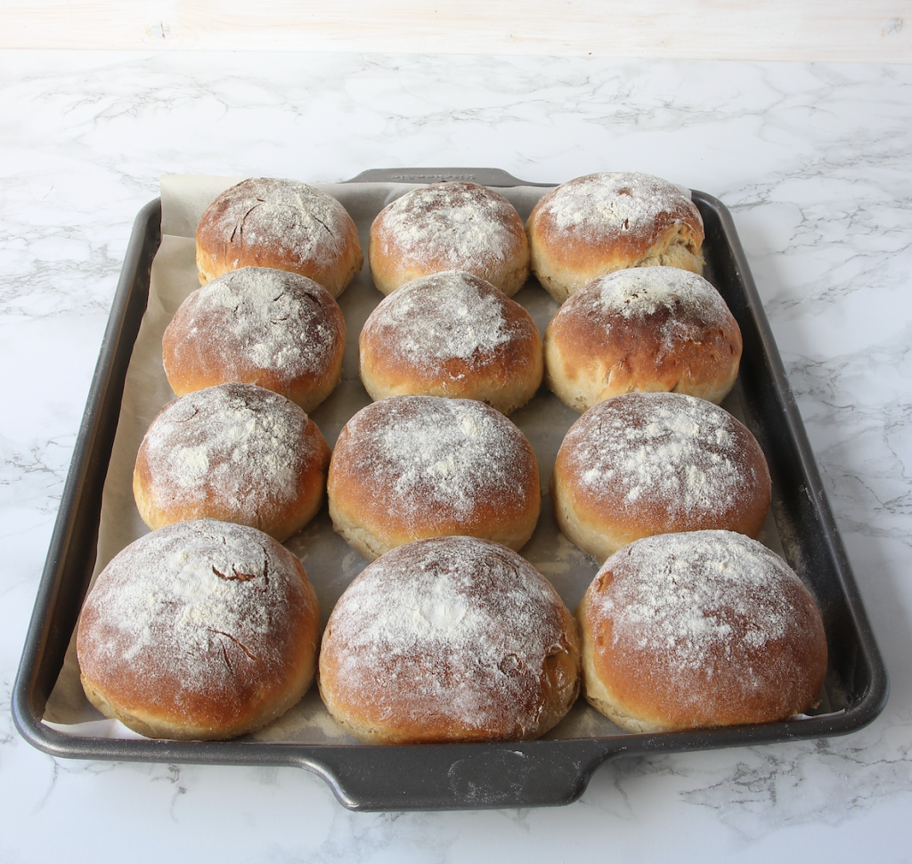 Rör-ihop-bröd som jäser en gång - Lindas Bakskola & Matskola