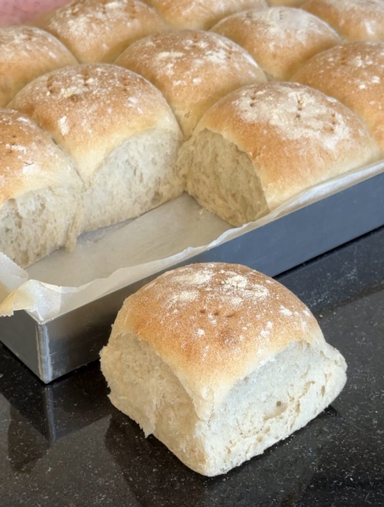 FRALLOR SOM JÄSER EN GÅNG I LINDAS UGNSPLÅT - Lindas Bakskola & Matskola