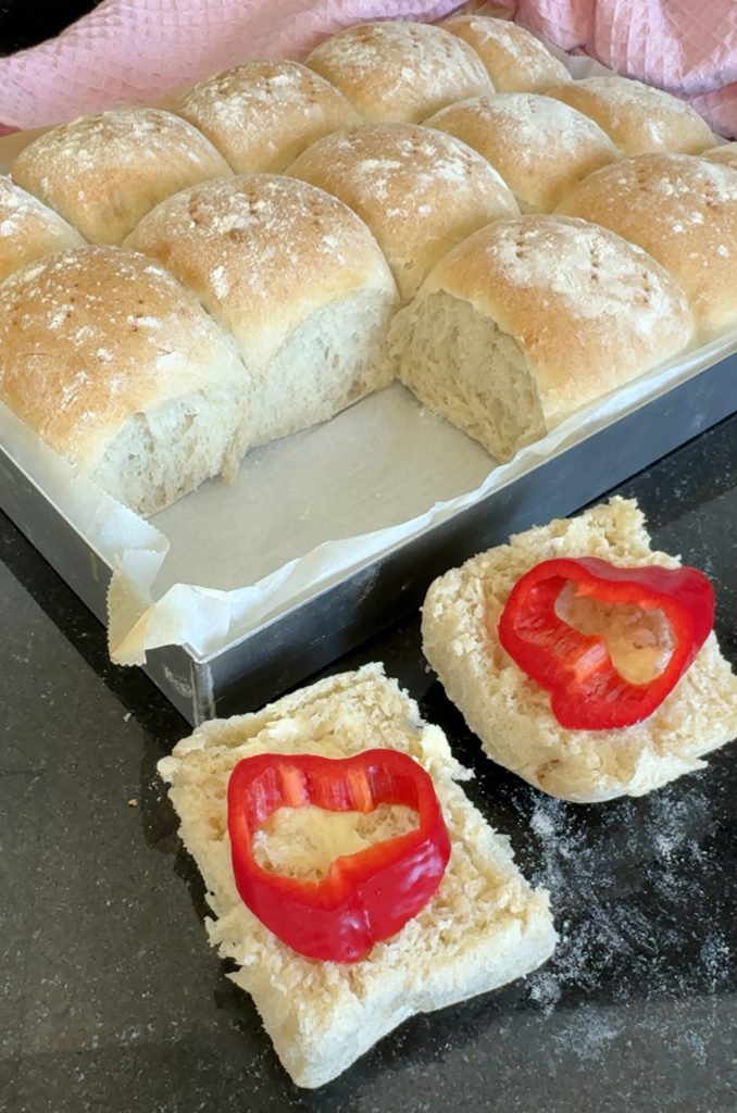 FRALLOR SOM JÄSER EN GÅNG I LINDAS UGNSPLÅT - Lindas Bakskola & Matskola